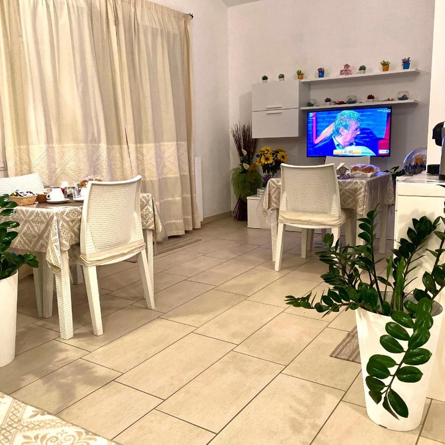 Il Girasole Bed & Breakfast Домус де Мария Екстериор снимка