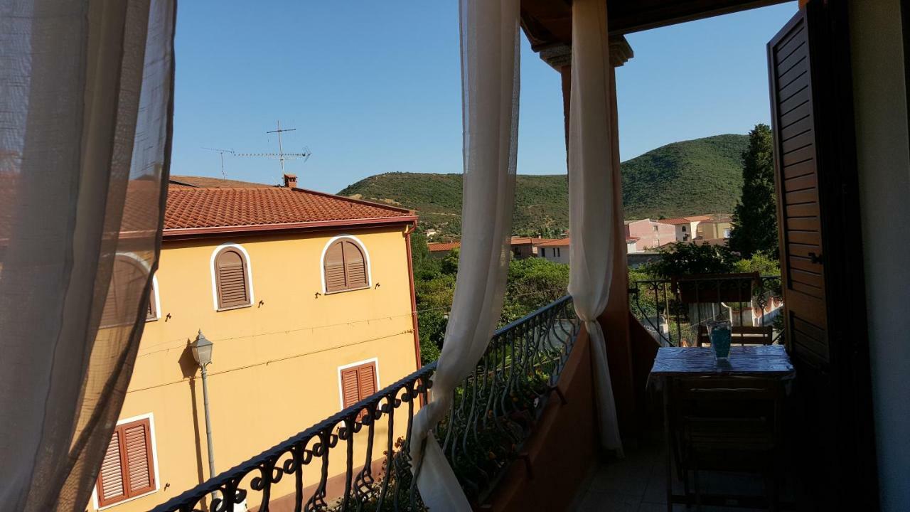 Il Girasole Bed & Breakfast Домус де Мария Екстериор снимка